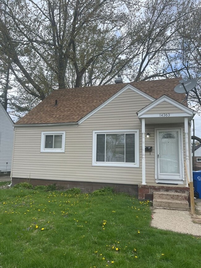 Primary Photo - 2 Bedroom Bungalow in Warren - $1200