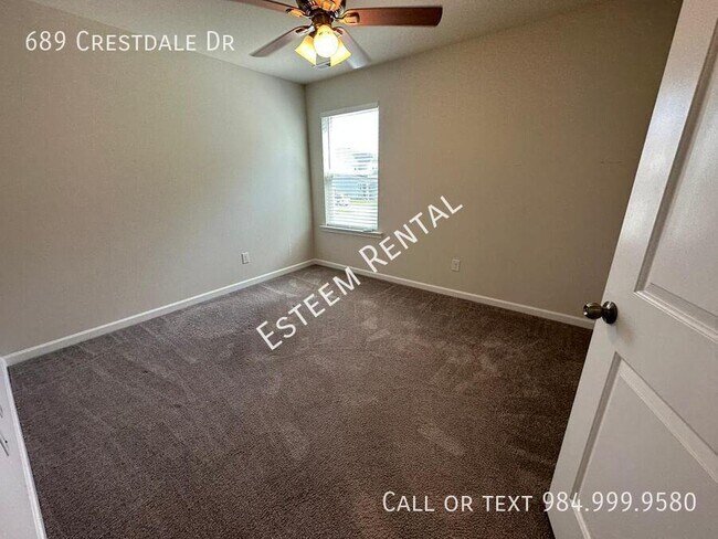 Building Photo - 689 Crestdale Dr