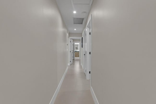 Building Photo - 755 S Rainbow Dr