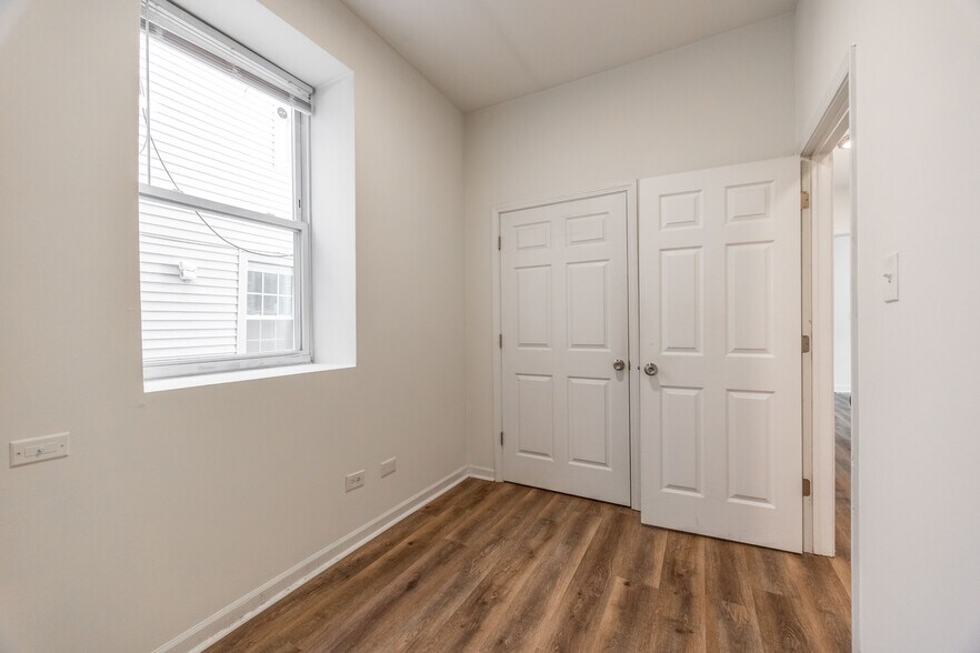 Building Photo - 2112 N Campbell Ave