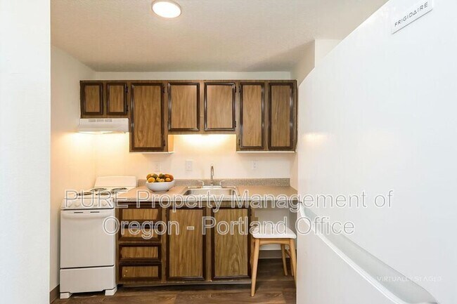 Building Photo - 14132 NE Sandy Blvd