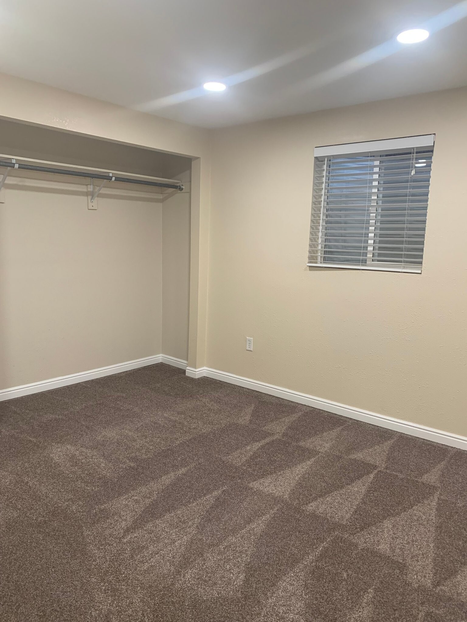 Building Photo - 9902 E Sego Lily Dr