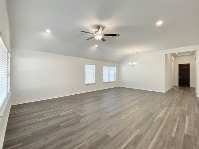 Building Photo - 716 Landing Ln