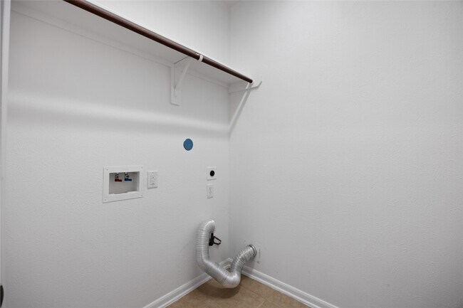 Building Photo - 7447 Oakwood Canyon Dr