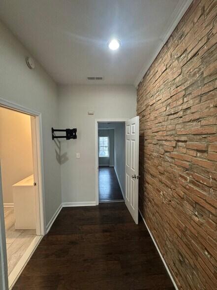 Building Photo - 604 N Fulton Ave