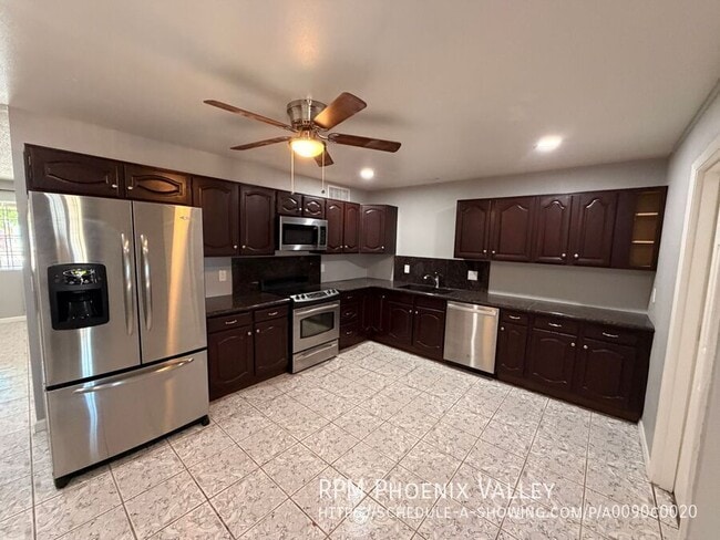 Building Photo - 301 N 3rd St