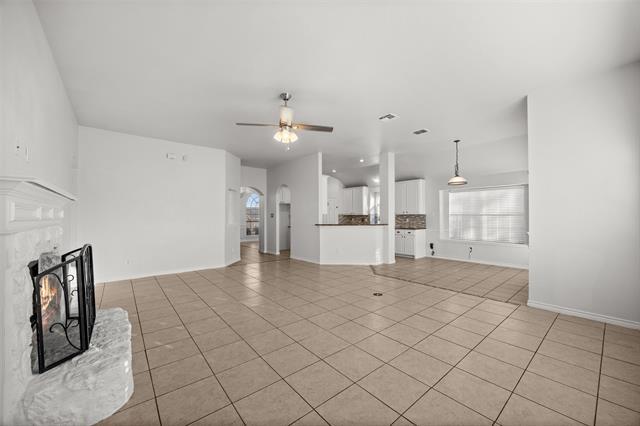 Building Photo - 2217 Trickling Creek Dr