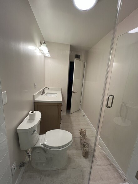 Building Photo - 6726 E Bay Shore Walk