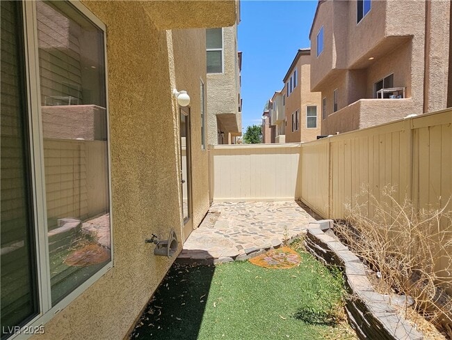 Building Photo - 6636 Weeping Pine St
