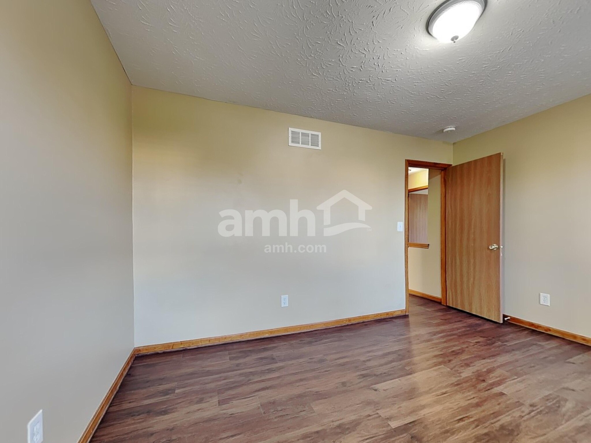 Building Photo - 7036 Maple Crest Ct