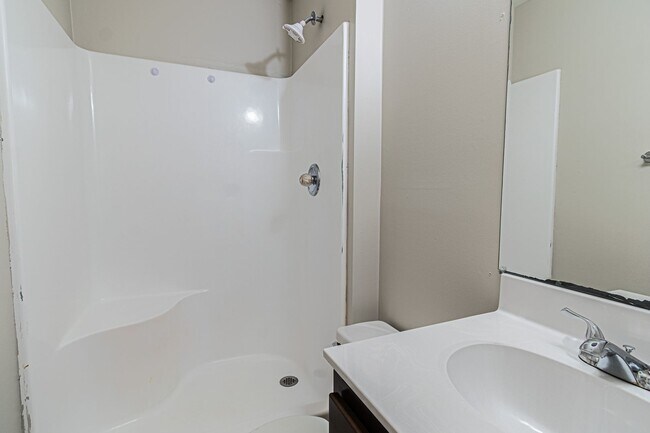 Building Photo - 718 Ranch Hill Dr