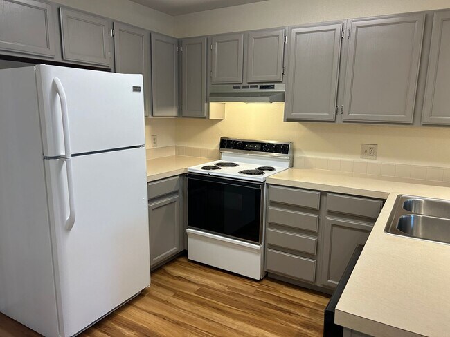 Building Photo - Feel at Home in This Cozy Fort Collins Condo