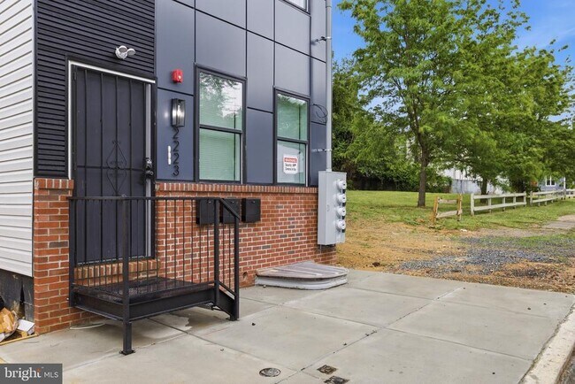 Building Photo - 2223 N 22nd St