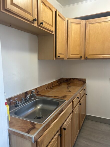 Kitchen - 214 Oak St