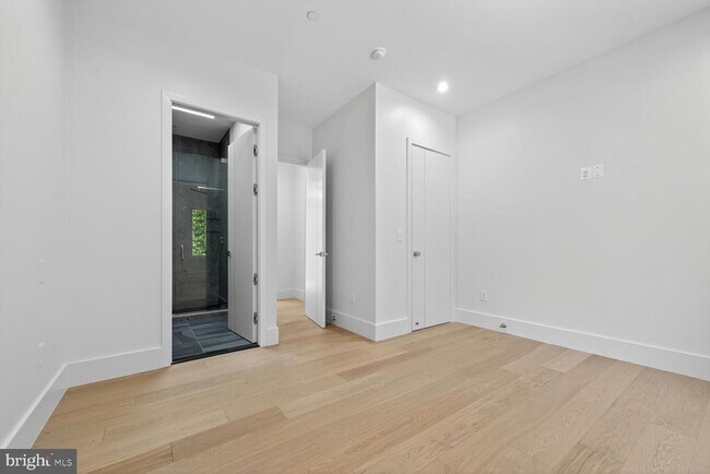 Building Photo - 4509 Foxhall Cres NW
