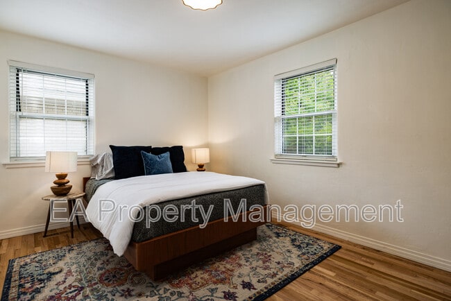 Building Photo - 520 San Pasquale Ave SW