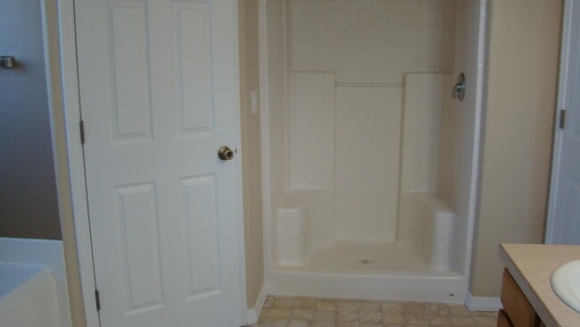 Building Photo - 1507 Anny Dr W