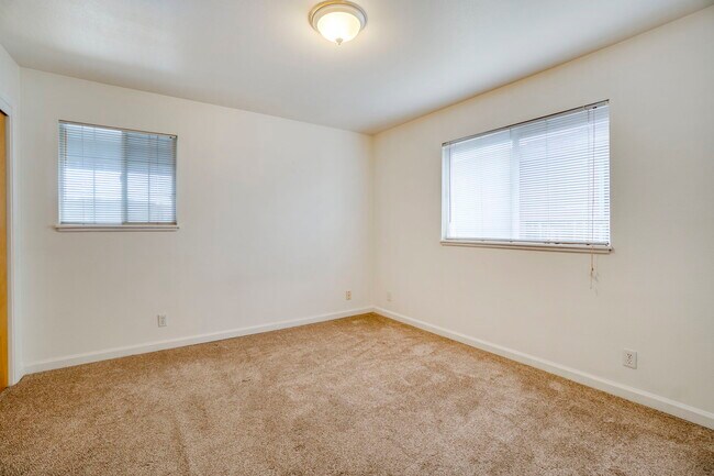 Building Photo - 1445 Larissa Cir