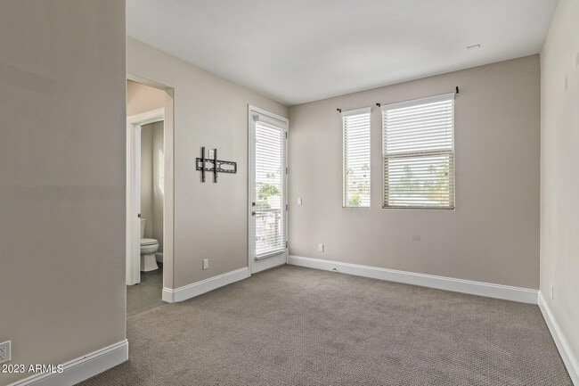 Building Photo - 4816 N Woodmere Fairway