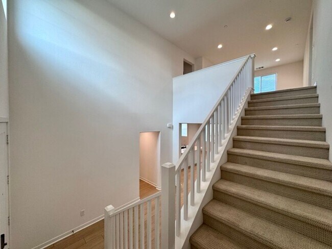 Building Photo - Spacious 4 Bedroom Home for Lease in Winch...
