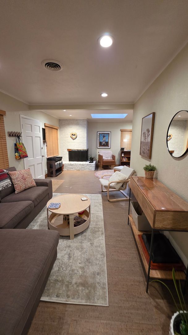 Building Photo - EAST SAC - FURNISHED