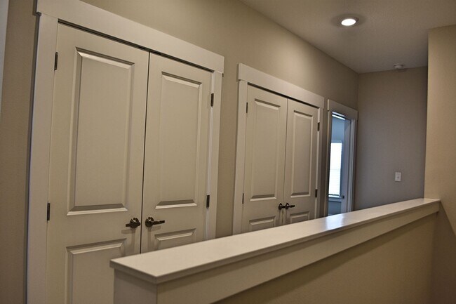 Building Photo - Brand New Garage Unit at the Verandas at Freeport