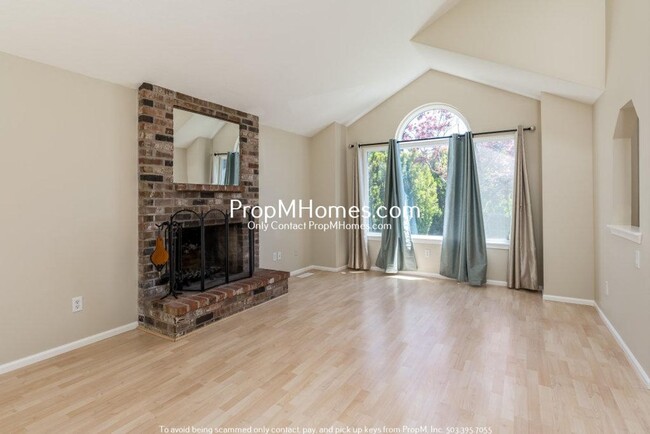 Building Photo - Charming Three Bedroom Home in West Beaver...