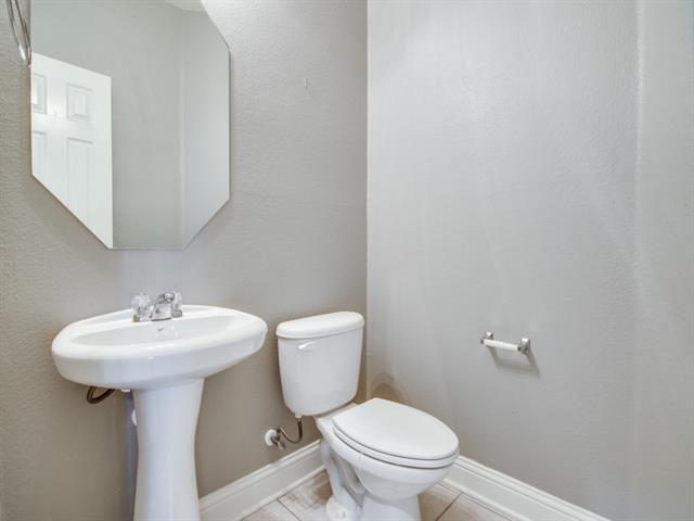 Building Photo - 10120 Cherry Hill Ln