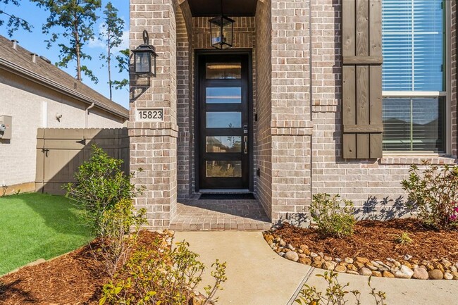Building Photo - 15823 Bird of Paradise Dr