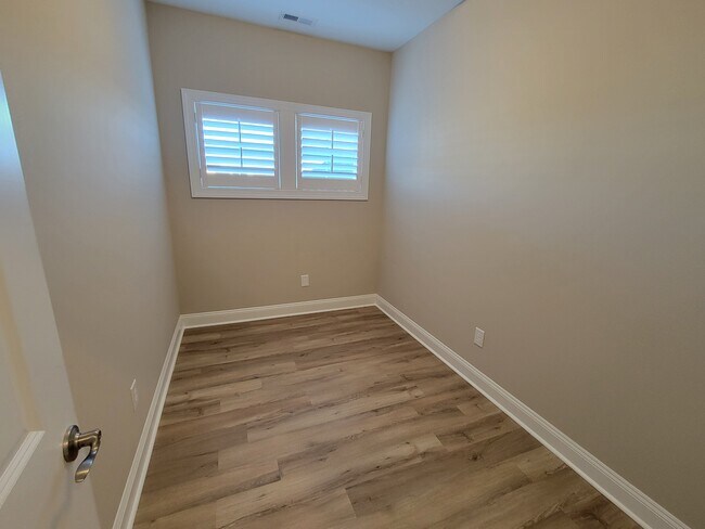 Building Photo - 232 Leonda Dr
