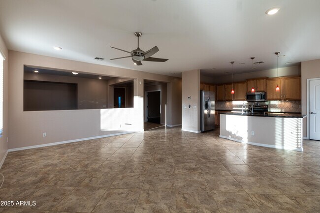 Building Photo - 453 W Lantana Pl