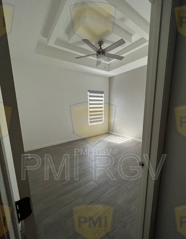 Building Photo - 805 W Garrison Dr