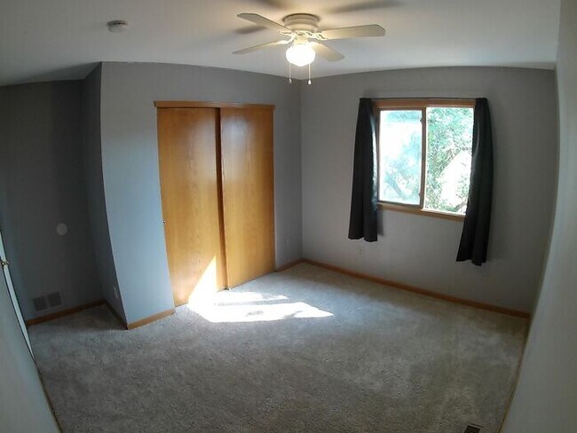 Building Photo - Fantastic 4 bedroom House
