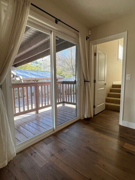 Building Photo - 4228 Calavo Dr