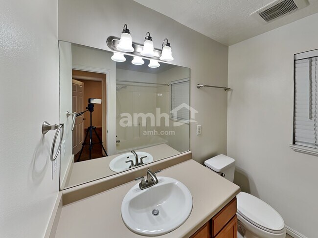 Building Photo - 957 W 1200 S