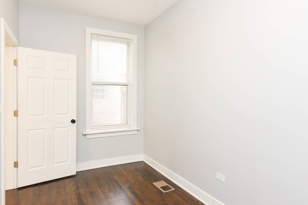 Building Photo - 1922 N Wilmot Ave