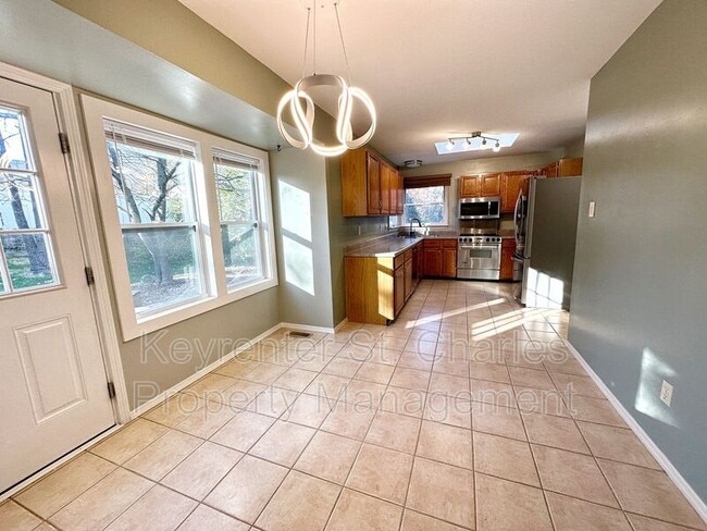 Building Photo - 2747 Sherborn Ln