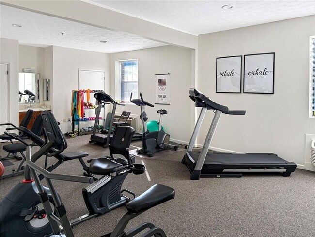 Building Photo - 475 Mount Vernon Hwy NE