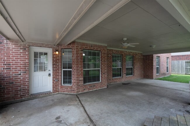 Building Photo - 312 Falcon Lake Dr