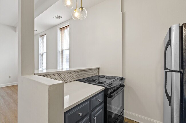 Building Photo - 2005 Lynch St