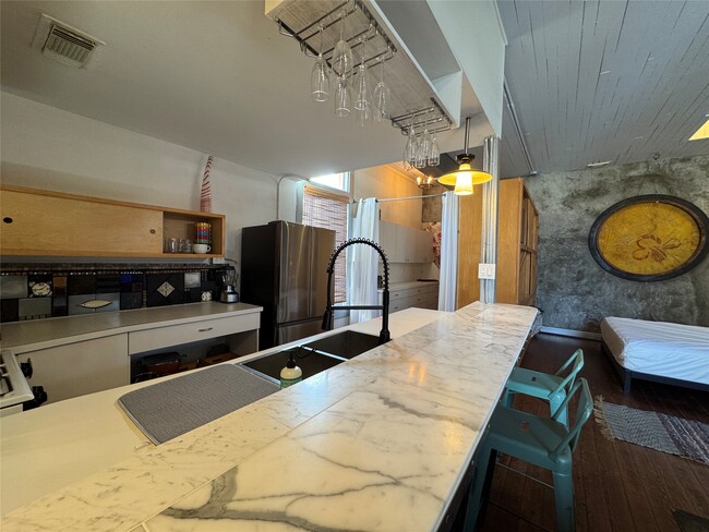 Building Photo - 1614 Avenue K