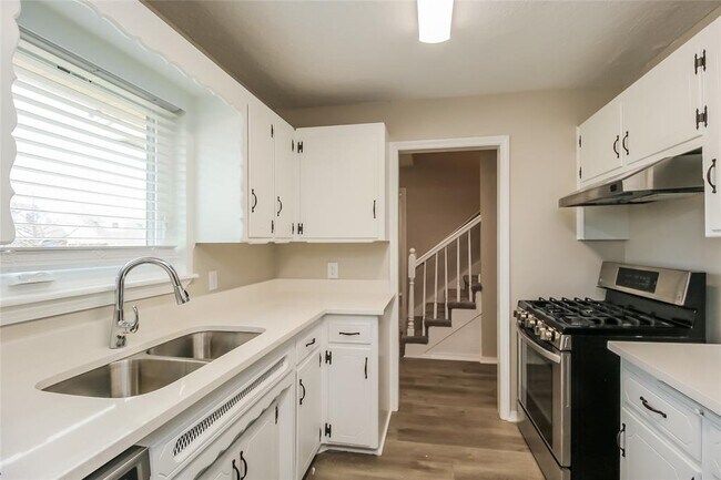 Building Photo - 4207 N Reeder Ave