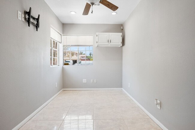 Building Photo - For RENT at Sandalwood Park North