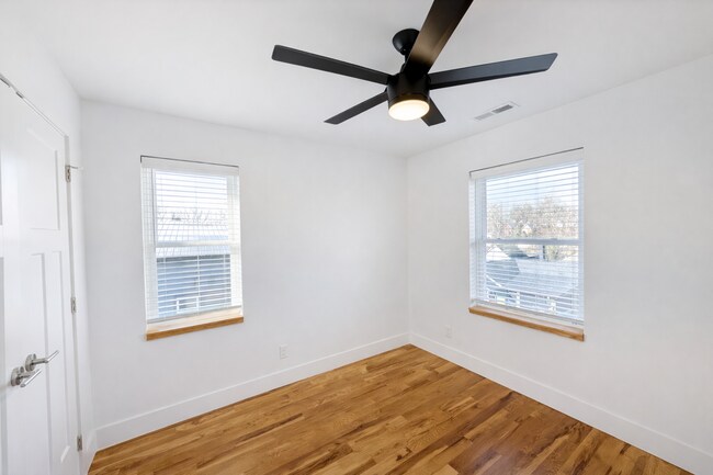 Building Photo - West Asheville Rental!