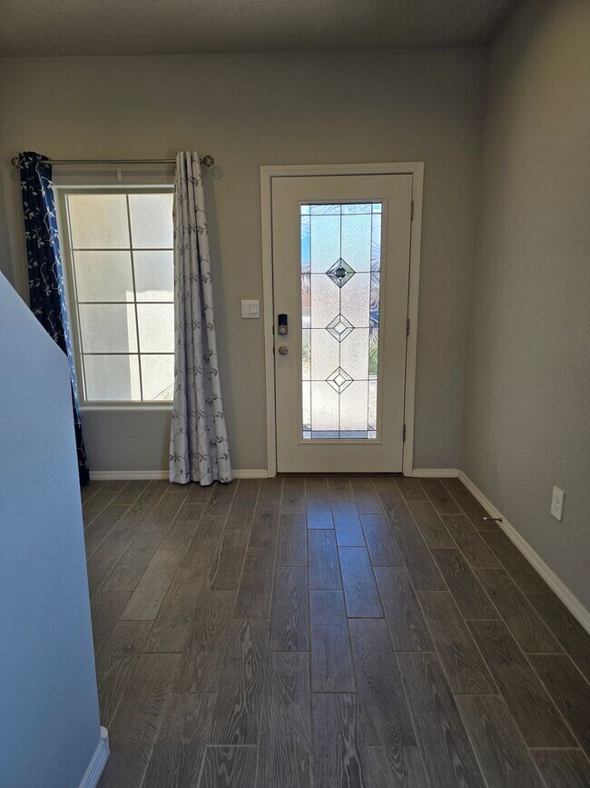 Building Photo - 4 bedroom in Los Diamantes