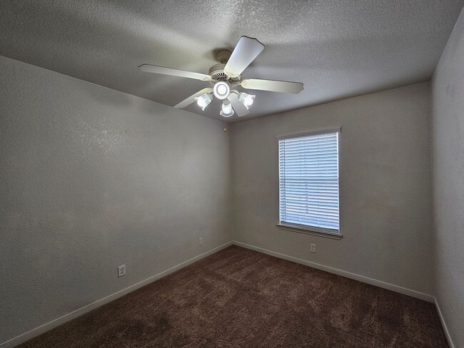 Building Photo - AVAILABLE NOW!