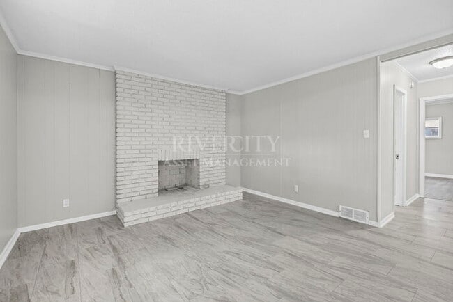 Building Photo - Beautifully Renovated 3 Bed / 2 Bath Home with Over 1,700 Sq Ft!