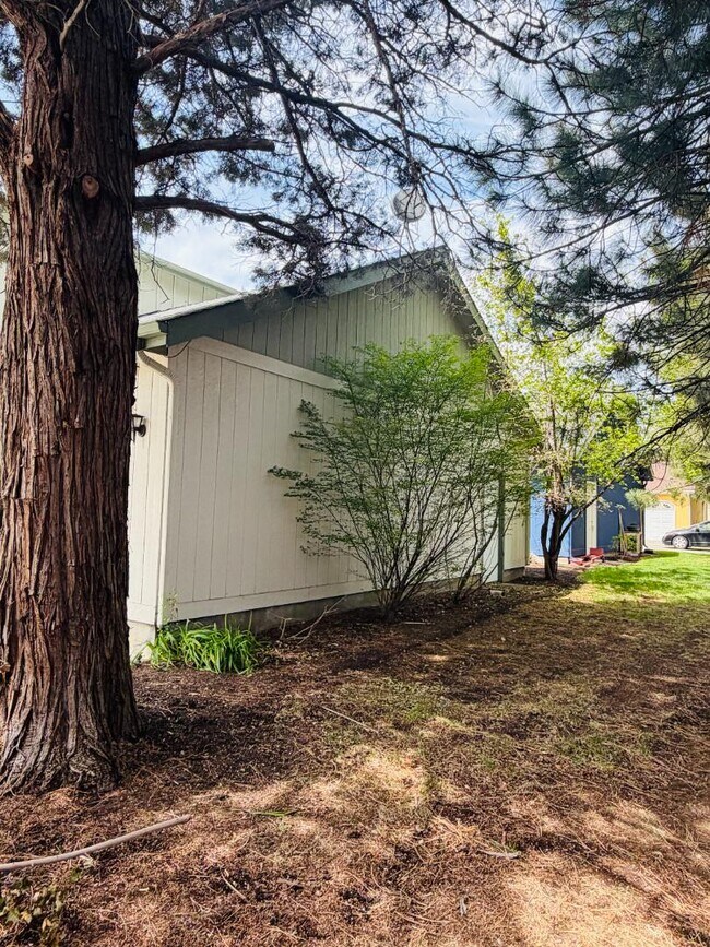 Building Photo - 558 N Tam Rim Dr