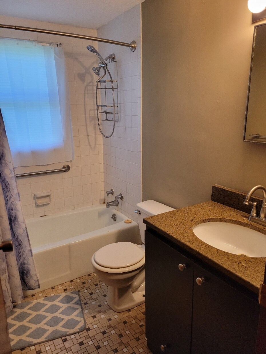 Bath - 3485 Lester Ave