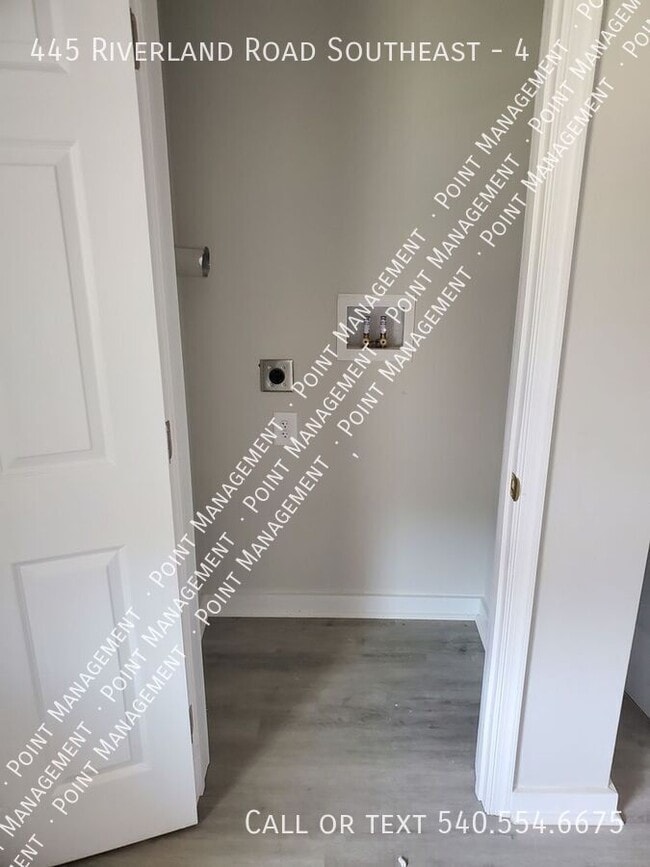 Building Photo - 445 Riverland Rd SE